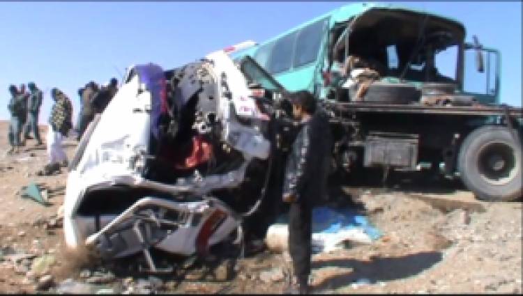 کشته و زخمی شدن چهل تن در پی حادثه ترافیکی در شاهراه کابل-کندهار